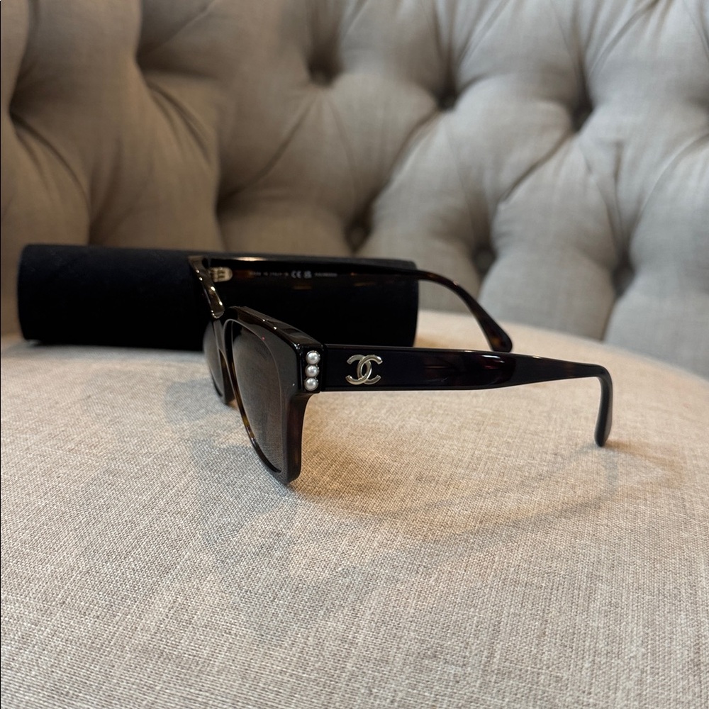 CHANEL Tortoise Shell Sunglasses - Picture 2 of 6